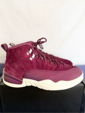 AUTHENTIC Jordan 12 Retro Bordeaux size 9 130690-617 2017 VNDS